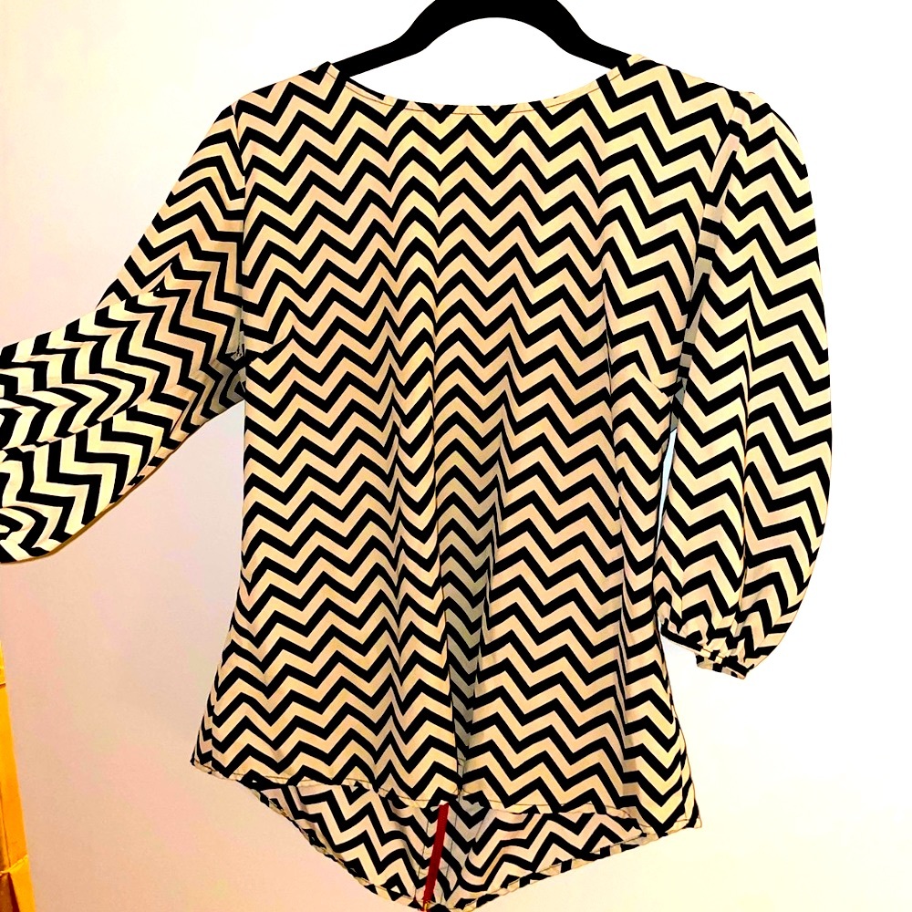 Chevron Long Sleeve Zippered Office Blouse Top - Size Medium